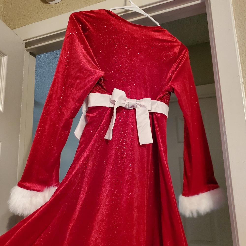 Clothes - Picture 2 of 9